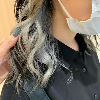 セミロング カラー 店長ハイトーンカラー 柞山史奈のヘアスタイル