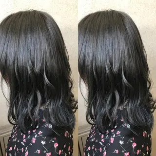 ミディアム カラー 小栗 麻衣のヘアスタイル
