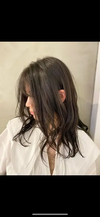 ミディアム カラー 透明感💗 ベージュ系　松田彩音のヘアスタイル