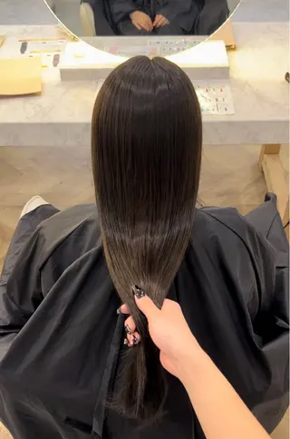 ロング 𝜗𝜚ブリーチ ／レイヤー𝜗𝜚のヘアスタイル