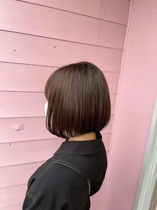 ショート カラー momb 折戸結菜のヘアスタイル