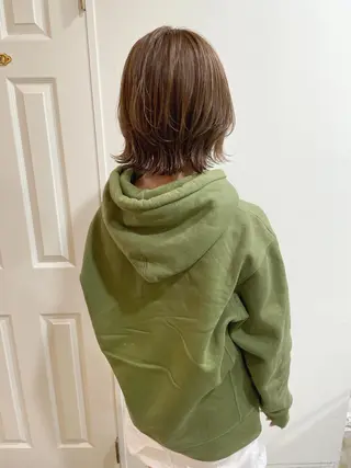 ミディアム カラー MIOベージュカラー 柔らかいカラーのヘアスタイル