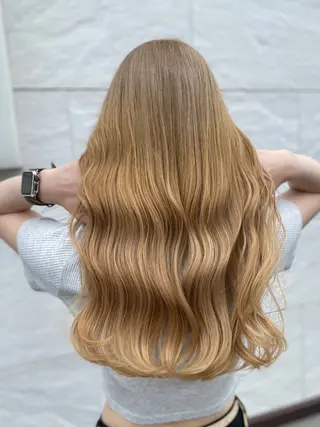 ロング カラー 山西 真琴のヘアスタイル