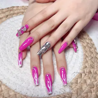 ネイル Maggie Nail🦩のネイルデザイン