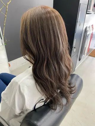 カラー MEMENTO YUZUのヘアスタイル