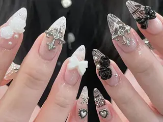 ネイル Shis_🦄shi 韓国風キラキラネイルのネイルデザイン