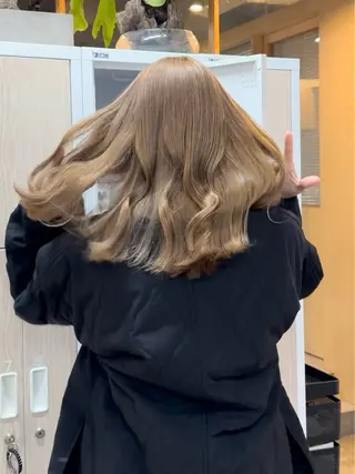 セミロング 茜璃/ブリーチカラー /レイヤーカットのヘアスタイル