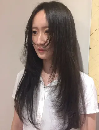 ロング 山田 麻椰のヘアスタイル