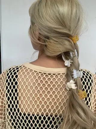 ロング カラー ヘアアレンジ 💓パーマ，💗 レイヤーカットのヘアスタイル
