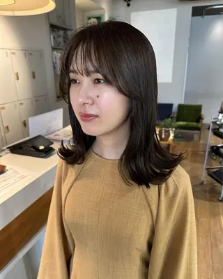セミロング カラー 塩澤 榛奈のヘアスタイル