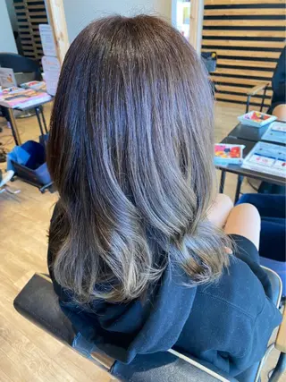 カラー 早川 真幸のヘアスタイル