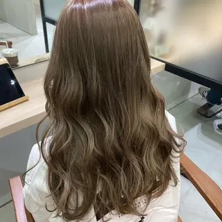 カラー しおり🍬 KOKORO🤍のヘアスタイル