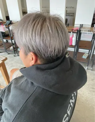 カラー メンズ 岡崎 優月のヘアスタイル