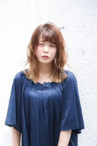 セミロング TAI透明カラー 柔らかい縮毛矯正のヘアスタイル