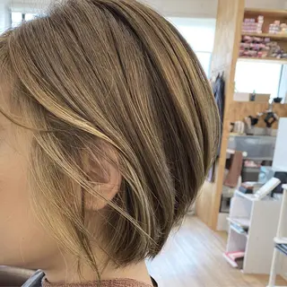 ショート カラー ブリーチカラー 美髪矯正takaraのヘアスタイル