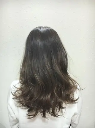 セミロング カラー 山田 守のヘアスタイル