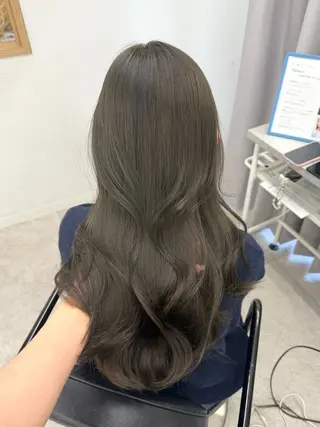 ロング カラー 柔らかオリーブ🌿 HIMARI🌻のヘアスタイル