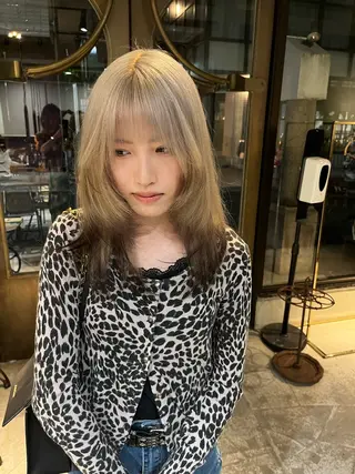 セミロング カラー ヘアアレンジ ハイトーン/美髪矯正 🍃大江拓実のヘアスタイル