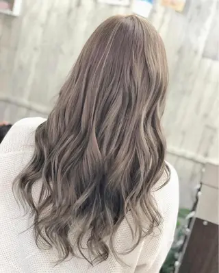 ロング カラー 吉野 瑳桜のヘアスタイル