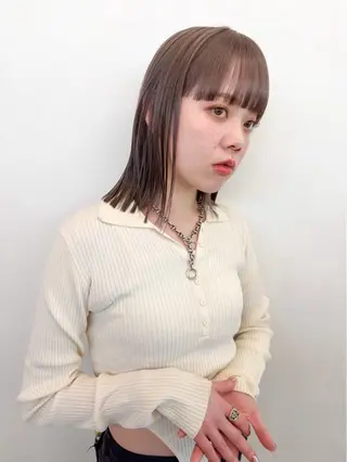 ミディアム Hug👩🏼‍🦱 ハイトーンボブのヘアスタイル