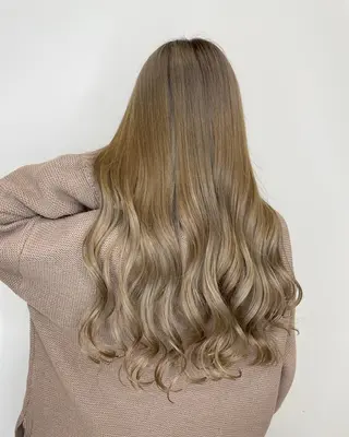 ロング 手島 カミラのヘアスタイル