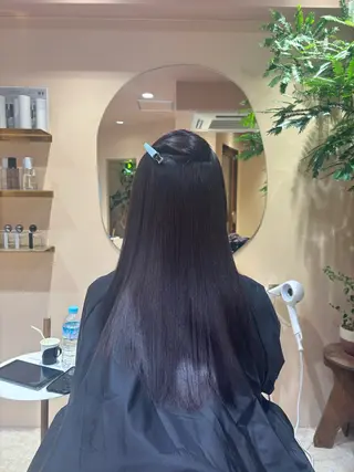 ロング 𝘬𝘢𝘳𝘪𝘯 . 𝘦𝘮𝘶のヘアスタイル