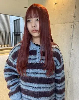 ロング カラー qiie リタッチ 黒染め　ワンカラーのヘアスタイル