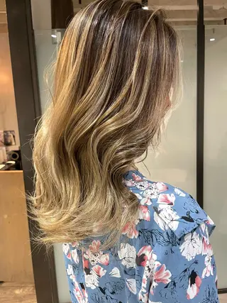 セミロング カラー ハイライトが 得意なニキです😊のヘアスタイル