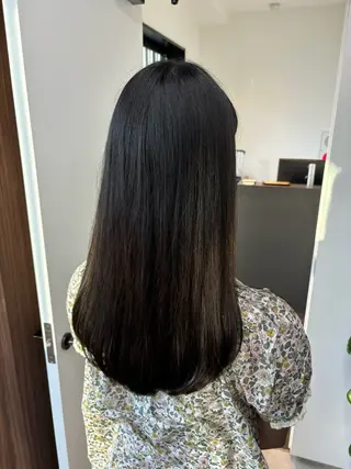 ロング 髪質改善|透明 感カラー🩵レイヤーのヘアスタイル