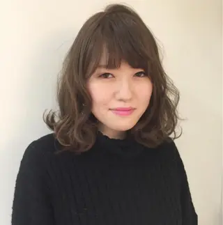 ミディアム カラー 稲田 結衣夏のヘアスタイル