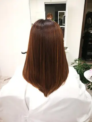 パーマ セミロング 酸性ストレート／カラ ー/山下高明のヘアスタイル