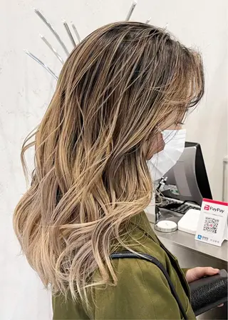 ロング カラー DEAN ISLA 大人レイヤーカットのヘアスタイル