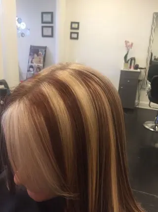 セミロング 愛瑠奈 erunaのヘアスタイル