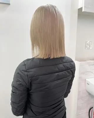 ミディアム カラー ヘアアレンジ ハイトーンを育てる ブリーチカラー/牧原のヘアスタイル