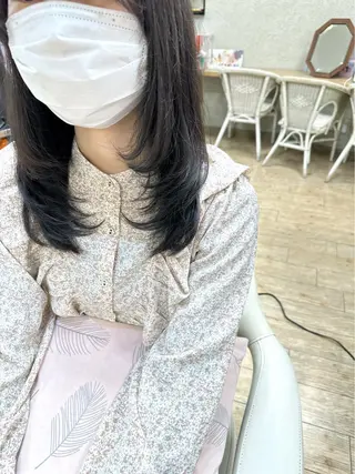 セミロング 阿部 美咲のヘアスタイル