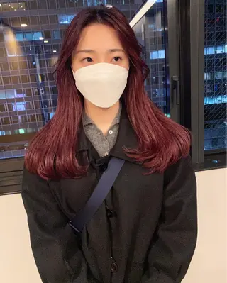 セミロング パーマ ヘアアレンジ デザインカラー/ボブ ブリーチカラー/ユリのヘアスタイル