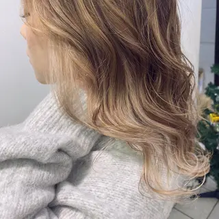 ロング カラー 渡邊 唯のヘアスタイル
