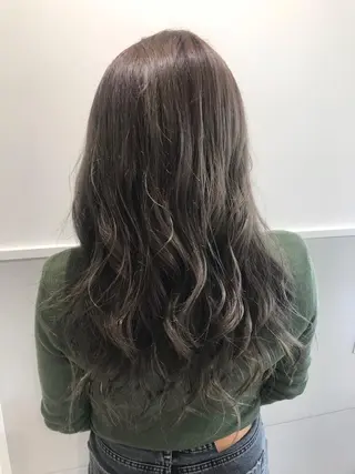 セミロング カラー 小栗 麻衣のヘアスタイル
