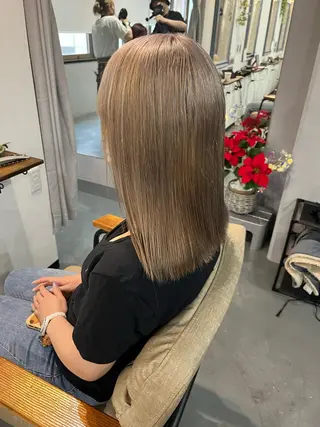 ミディアム 艶髪/ハイトーン Sherryのヘアスタイル