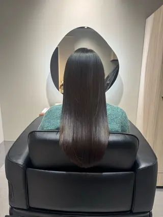 ロング NAVY 橋本心 縮毛矯正のヘアスタイル