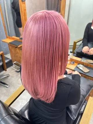 ミディアム カラー 藤井 悠希のヘアスタイル