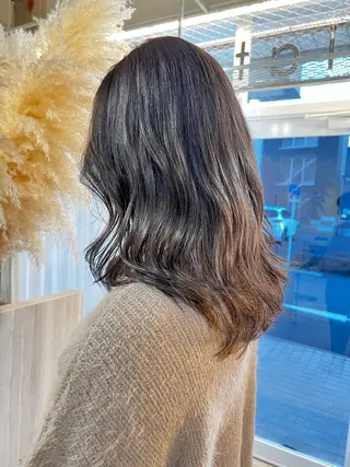 カラー 椎葉 みはるのヘアスタイル