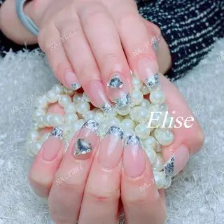 ネイル 🦋 Queenieのネイルデザイン