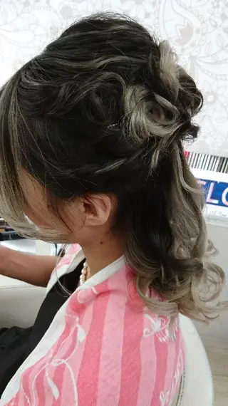 ロング ヘアアレンジ 工藤 マユナのヘアスタイル