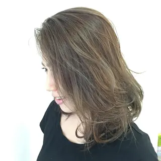 セミロング カラー 岡田 杏のエステ・リラクイメージ