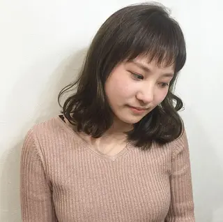 ミディアム カラー 岩田 萌那のヘアスタイル