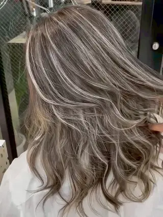 ロング 大人の海外ハイライト coconoのヘアスタイル