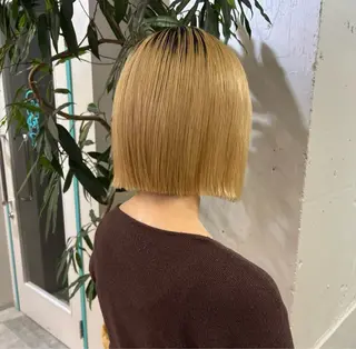 ショート 小顔に見えるボブ 透明感カラー🪽のヘアスタイル