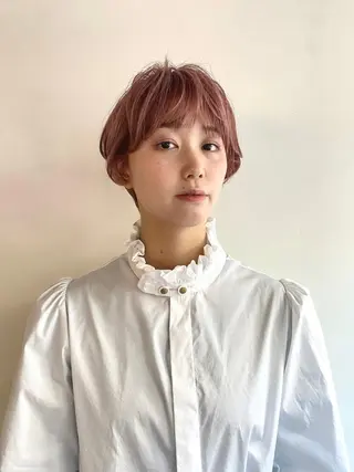 ショート カラー モモコ/ブリーチ/ ミルクティカラーのヘアスタイル