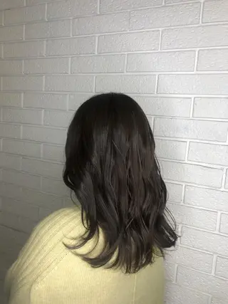 セミロング 艶カラー🩵💛 NANAのヘアスタイル